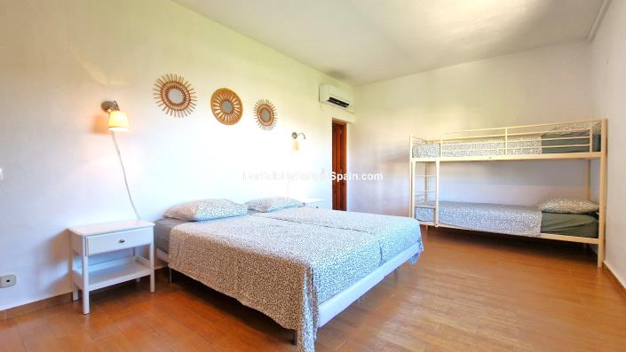 Image No.42-6 Bed Villa for sale