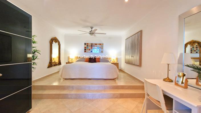 Image No.55-5 Bed Villa for sale