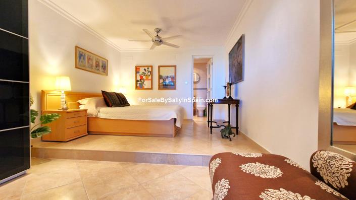 Image No.57-5 Bed Villa for sale