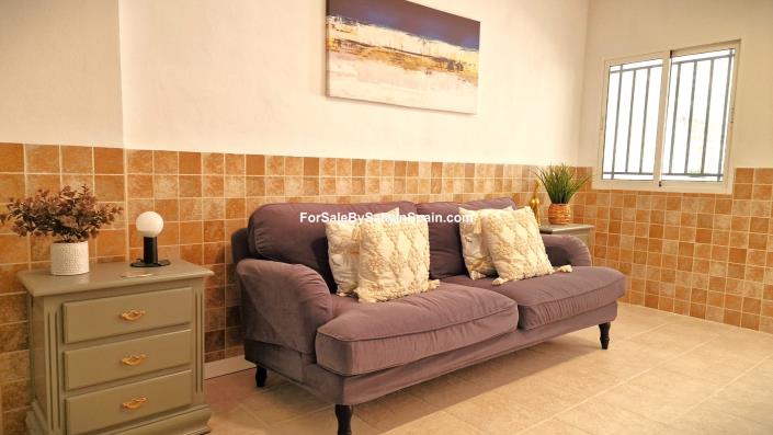 Image No.12-2 Bed Townhouse for sale