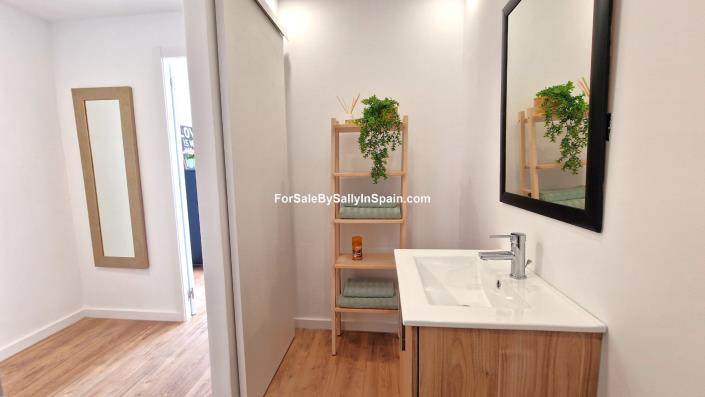 Image No.25-2 Bed Townhouse for sale