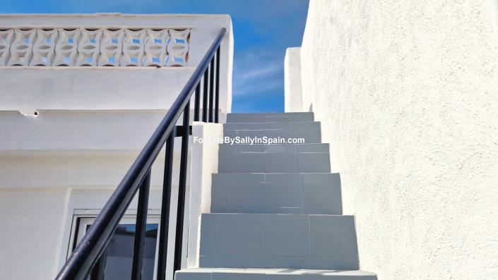 Image No.33-2 Bed Townhouse for sale