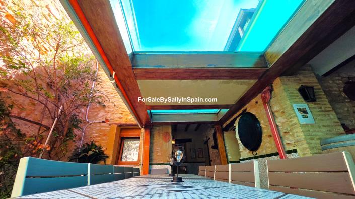 Image No.6-9 Bed Townhouse for sale