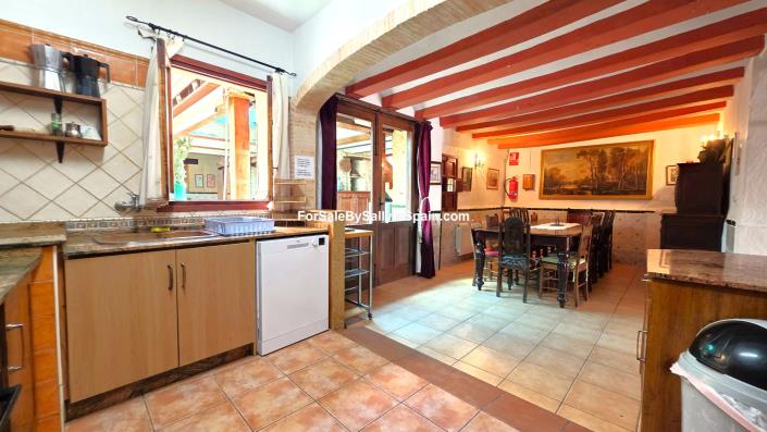 Image No.14-9 Bed Townhouse for sale