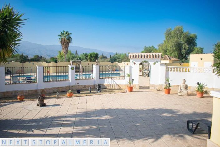 Image No.20-7 Bed Property for sale