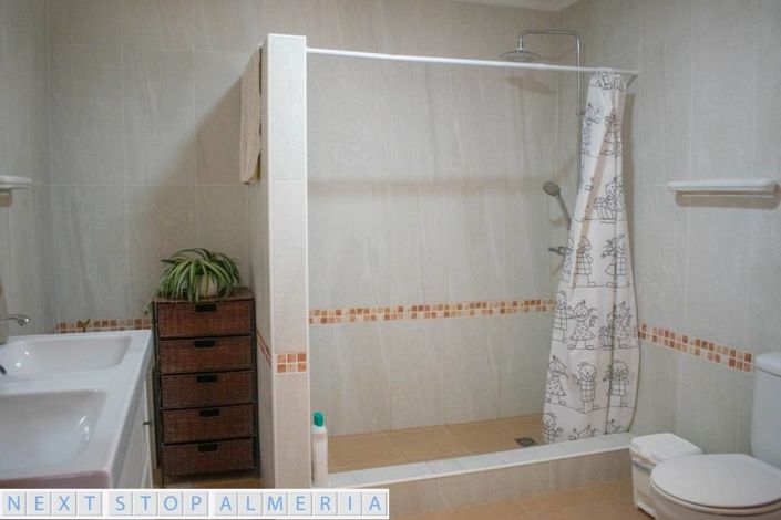 Image No.28-7 Bed Property for sale