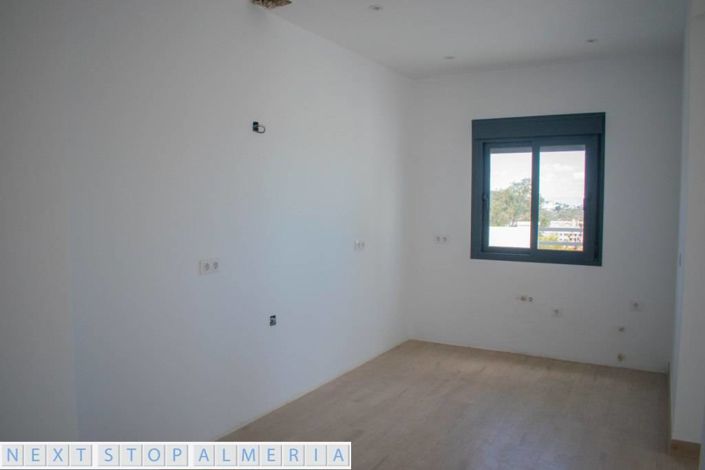 Image No.19-2 Bed Property for sale