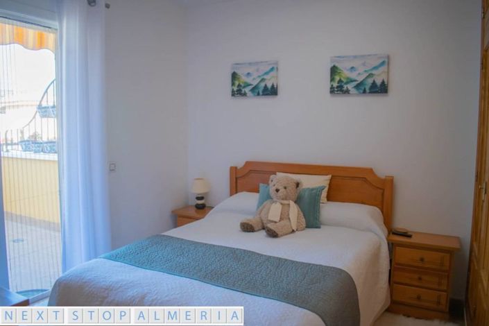 Image No.40-3 Bed Property for sale