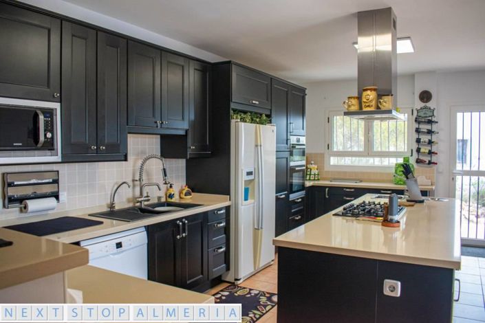 Image No.23-4 Bed Property for sale