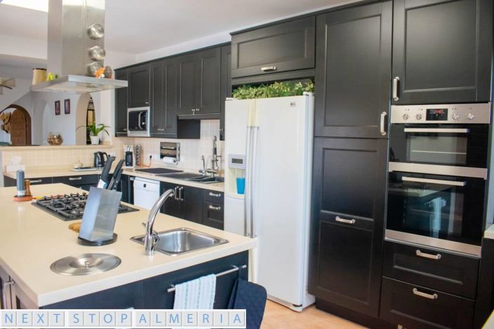 Image No.25-4 Bed Property for sale