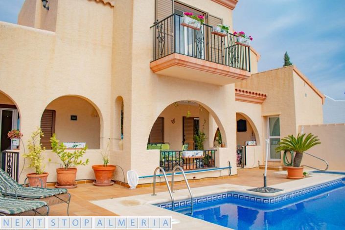 Image No.4-4 Bed Property for sale