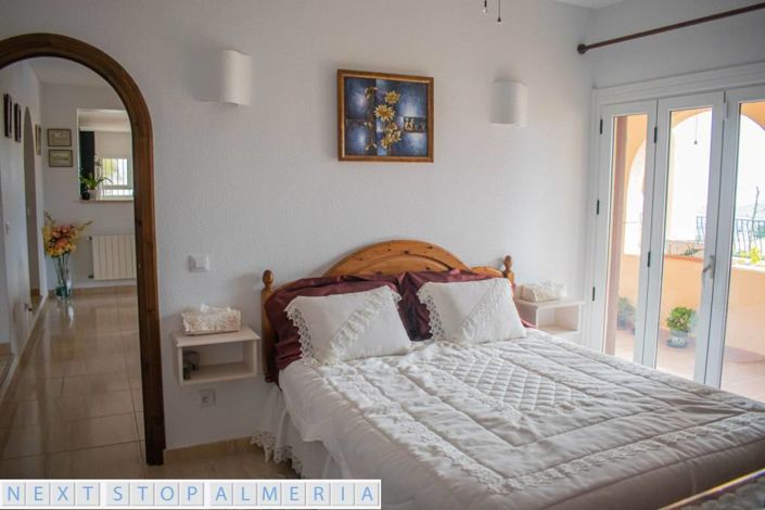 Image No.54-4 Bed Property for sale