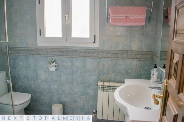 Image No.55-4 Bed Property for sale