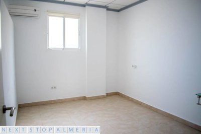 The first of the two smaller rooms / La primera de las dos habitaciones más pequeñas.