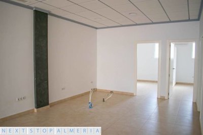 The 43m² main room / La sala principal de 43m²