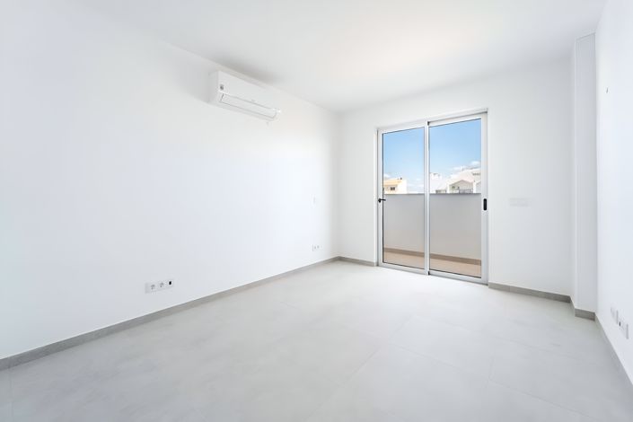 Image No.14-4 Bed Apartment for sale