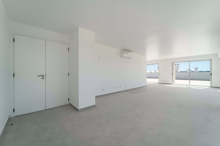 Image No.4-4 Bed Apartment for sale