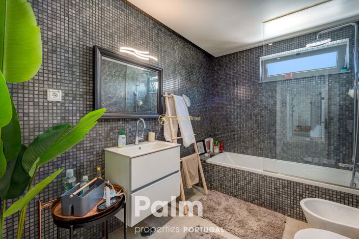 Image No.12-4 Bed Apartment for sale