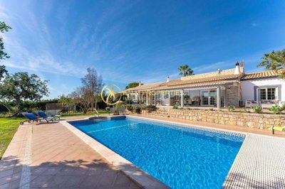 1706-635600-4017d2f44a169e2070a298ad08d2a2828