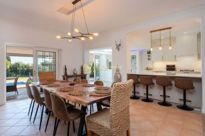 1706-635600-4017d2f44a169e2070a298ad08d2a2828