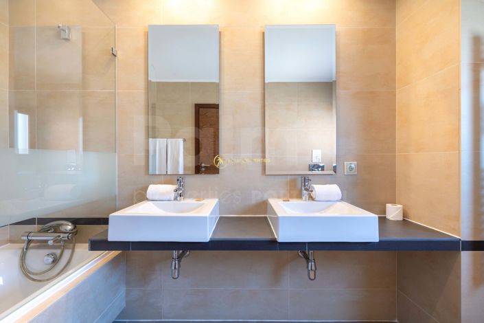 Image No.10-3 Bed Townhouse for sale