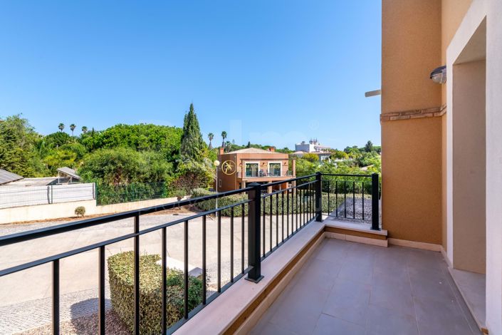 Image No.8-3 Bed Townhouse for sale