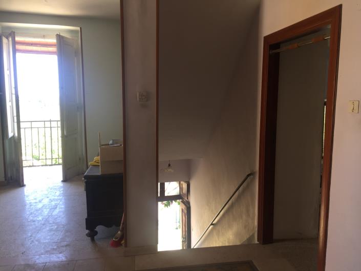 Image No.12-3 Bed Property for sale