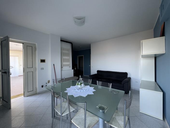 Image No.17-2 Bed Apartment for sale