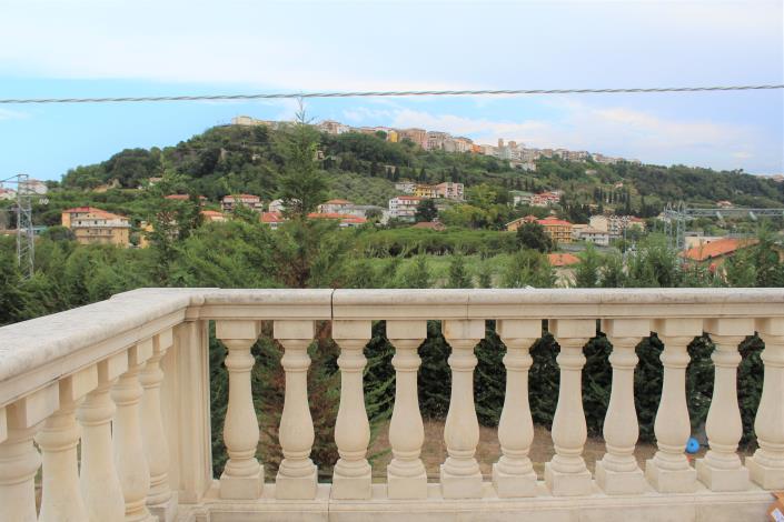 Image No.20-7 Bed Villa / Detached for sale