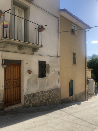 Image No.37-2 Bed Townhouse for sale