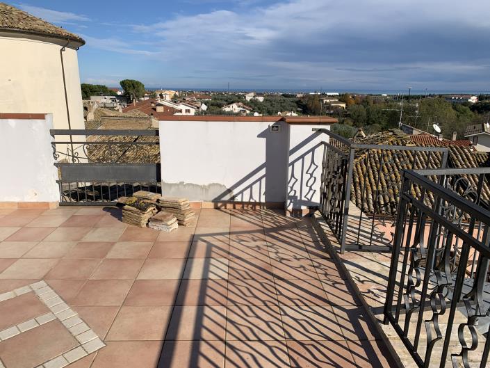 Image No.30-3 Bed Townhouse for sale