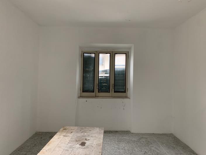 Image No.22-2 Bed Bar for sale