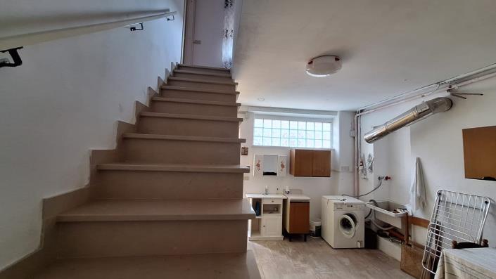 Image No.19-1 Bed Townhouse for sale