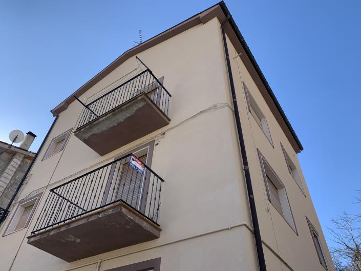 Image No.2-Maison de ville de 4 chambres à vendre à Tornareccio