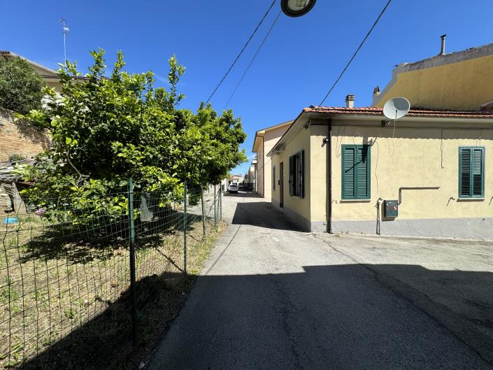 Image No.20-1 Bed Townhouse for sale