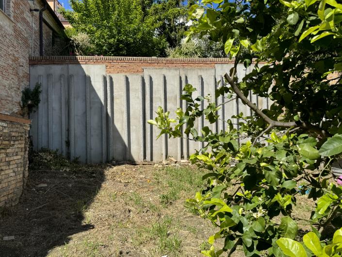 Image No.37-1 Bed Townhouse for sale