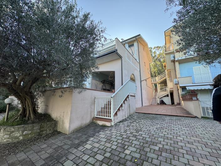 Image No.39-2 Bed Apartment for sale