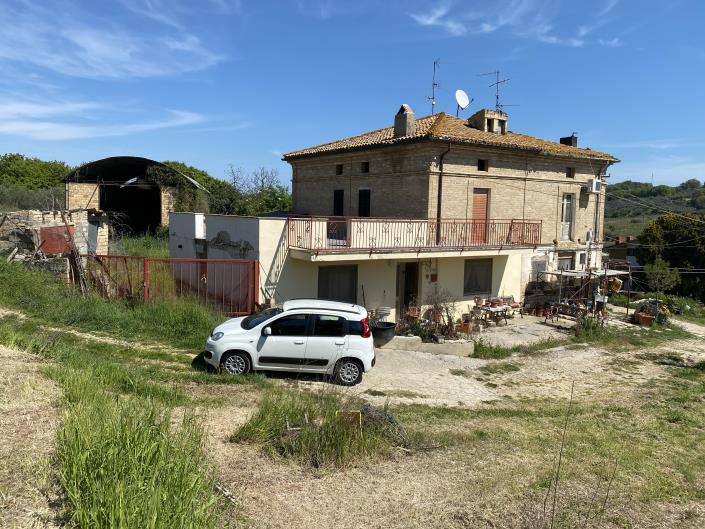 Image No.17-3 Bed Property for sale