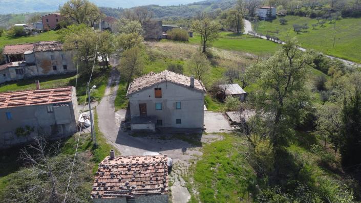 Image No.2-2 Bed Country House for sale