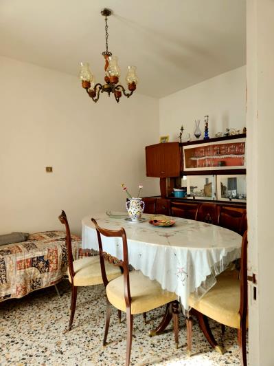 Image No.5-1 Bed House for sale