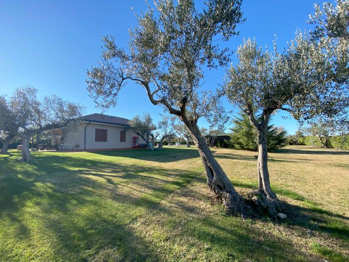 Image No.12-2 Bed Villa / Detached for sale