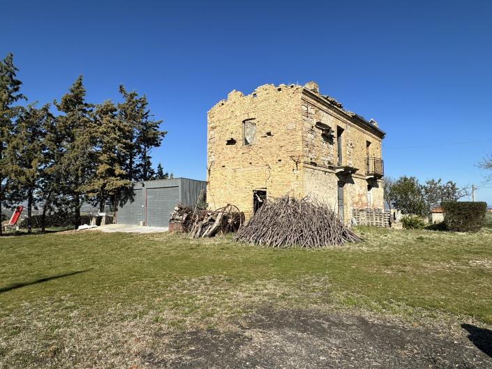 Image No.31-6 Bed Farmhouse for sale