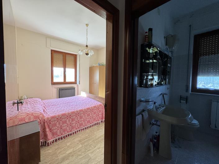 Image No.9-6 Bed Farmhouse for sale