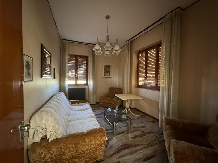 Image No.18-6 Bed Farmhouse for sale