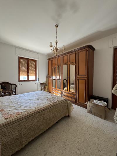 Image No.15-6 Bed Farmhouse for sale