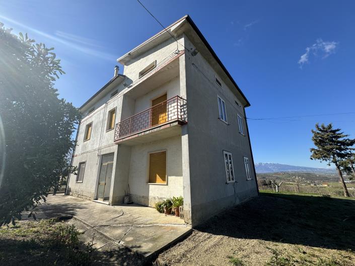 Image No.44-6 Bed Farmhouse for sale