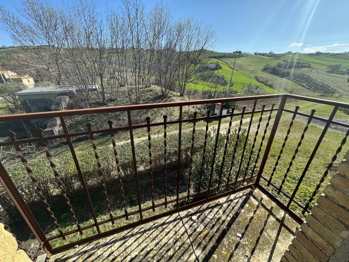 Image No.39-6 Bed Farmhouse for sale