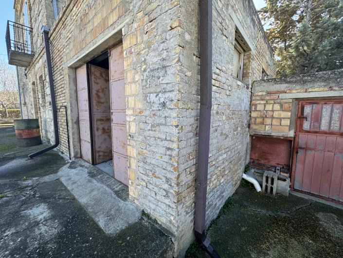 Image No.51-6 Bed Farmhouse for sale