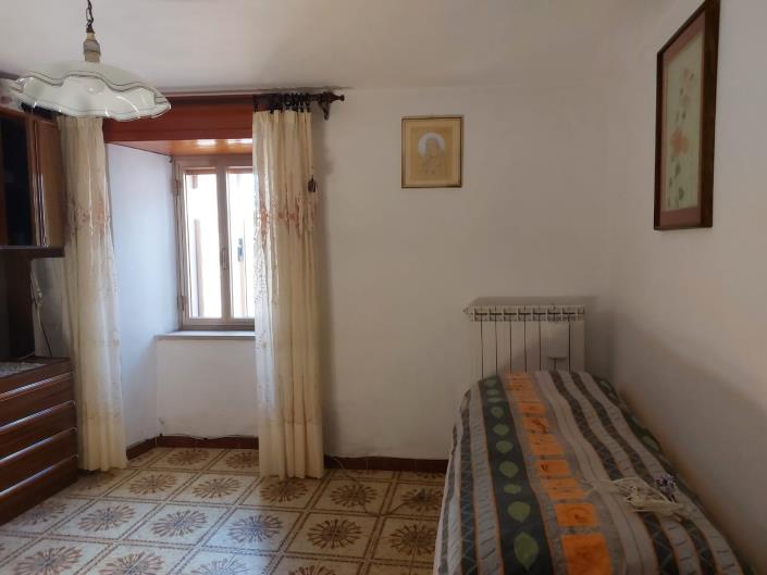 Image No.20-4 Bed Townhouse for sale