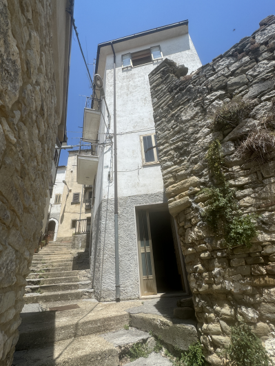 Image No.40-2 Bed Townhouse for sale